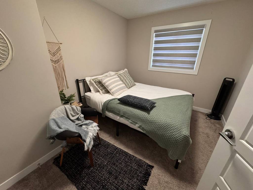 a bedroom that was cleaned by Chateau Cleaning Services in Edmonton